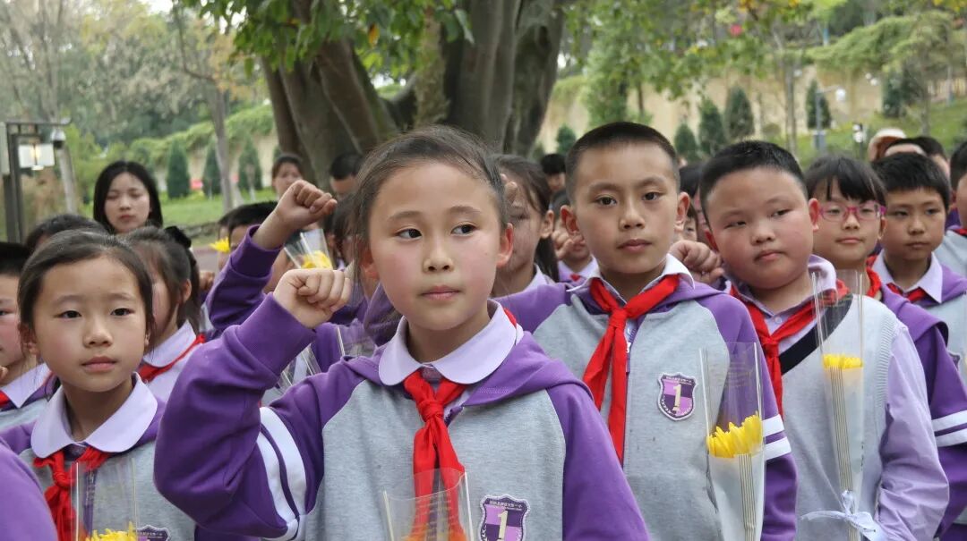 致敬,永远的英雄丨高新区火炬一小清明祭扫活动