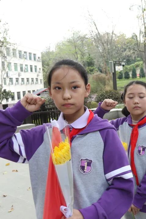 致敬,永远的英雄丨高新区火炬一小清明祭扫活动