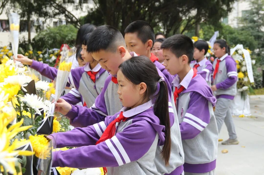 致敬,永远的英雄丨高新区火炬一小清明祭扫活动