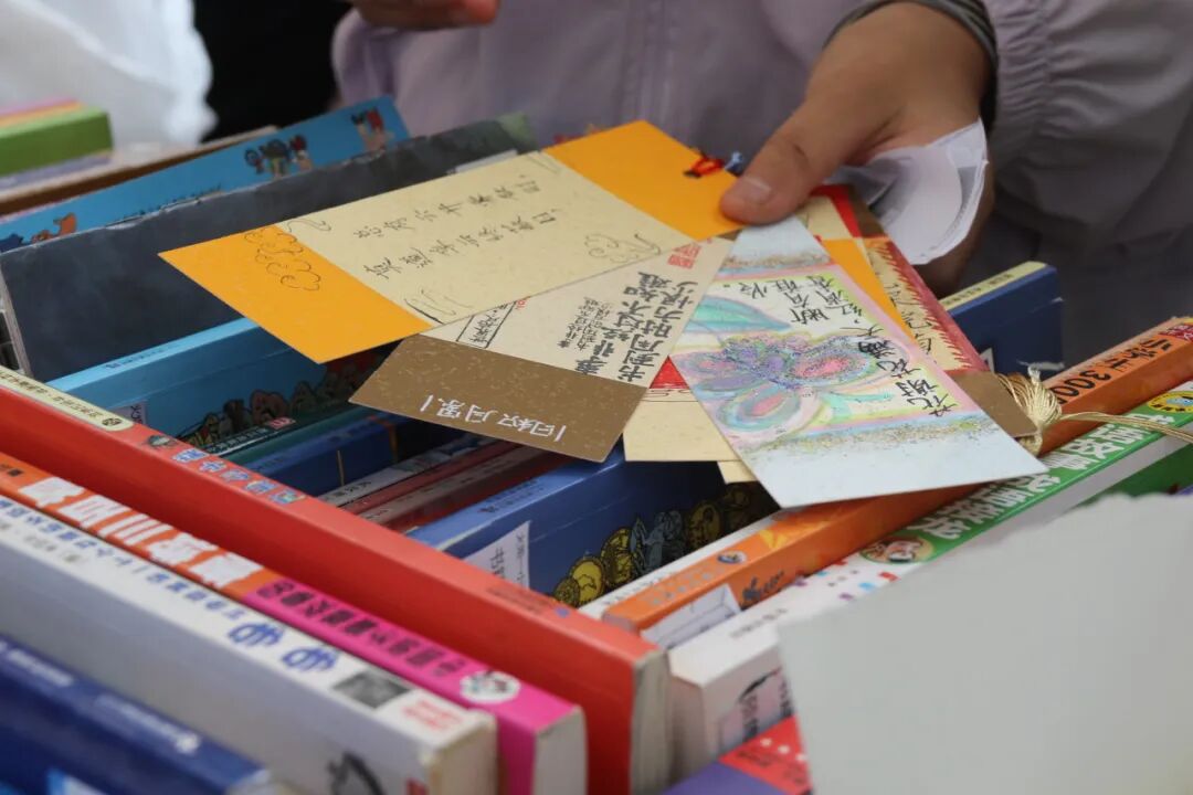 【火一读书节】春色恰如许,“旧书”开启新旅程 ---火炬一小2024年春第十一届读书节之跳蚤书市