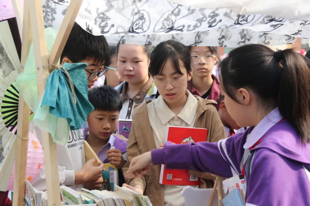 【火一读书节】春色恰如许,“旧书”开启新旅程 ---火炬一小2024年春第十一届读书节之跳蚤书市
