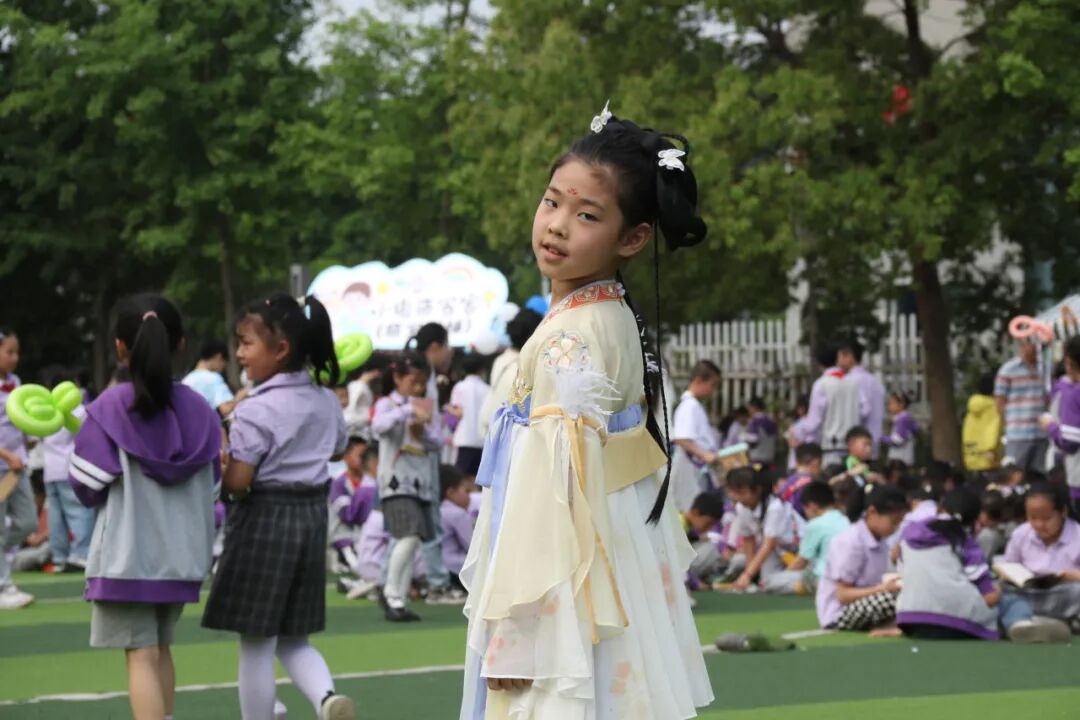 【火一读书节】春色恰如许,“旧书”开启新旅程 ---火炬一小2024年春第十一届读书节之跳蚤书市