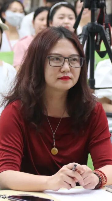 百舸争流,奋楫向前锤炼素养 ---火炬一小教师师德师风演讲比赛暨 31 期教师论坛活动