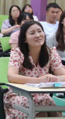 百舸争流,奋楫向前锤炼素养 ---火炬一小教师师德师风演讲比赛暨 31 期教师论坛活动