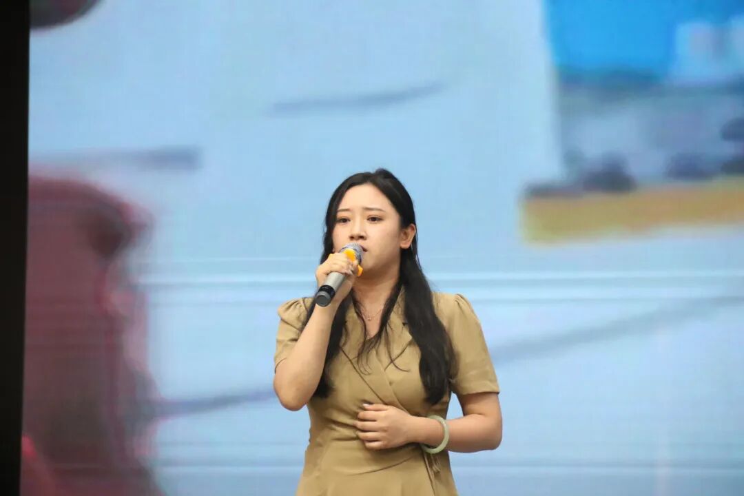 百舸争流,奋楫向前锤炼素养 ---火炬一小教师师德师风演讲比赛暨 31 期教师论坛活动