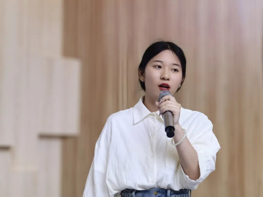 百舸争流,奋楫向前锤炼素养 ---火炬一小教师师德师风演讲比赛暨 31 期教师论坛活动