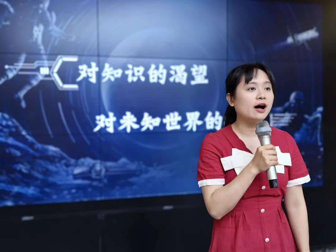 百舸争流,奋楫向前锤炼素养 ---火炬一小教师师德师风演讲比赛暨 31 期教师论坛活动