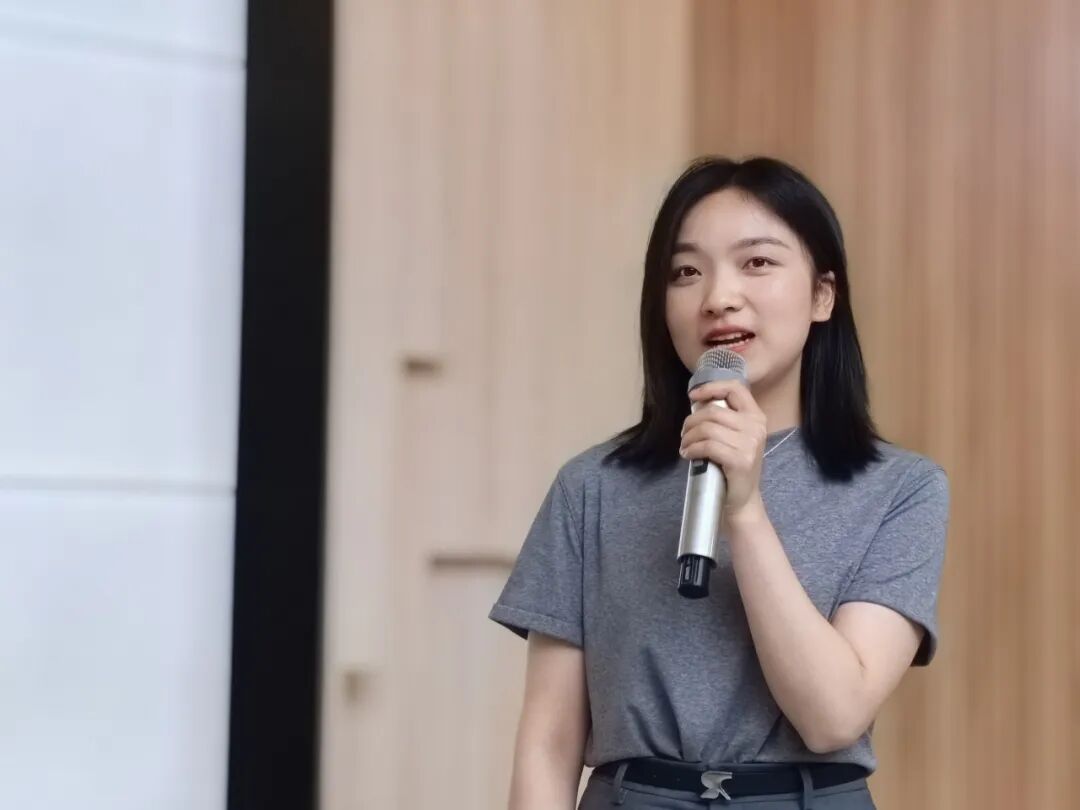 百舸争流,奋楫向前锤炼素养 ---火炬一小教师师德师风演讲比赛暨 31 期教师论坛活动