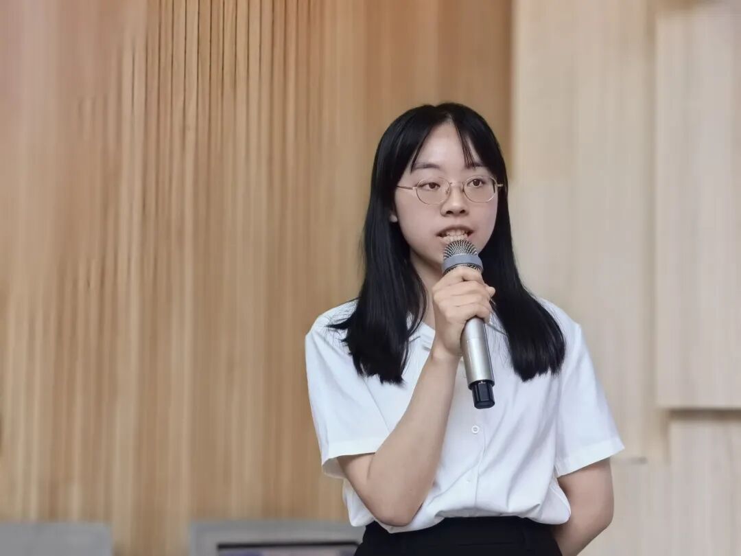 百舸争流,奋楫向前锤炼素养 ---火炬一小教师师德师风演讲比赛暨 31 期教师论坛活动