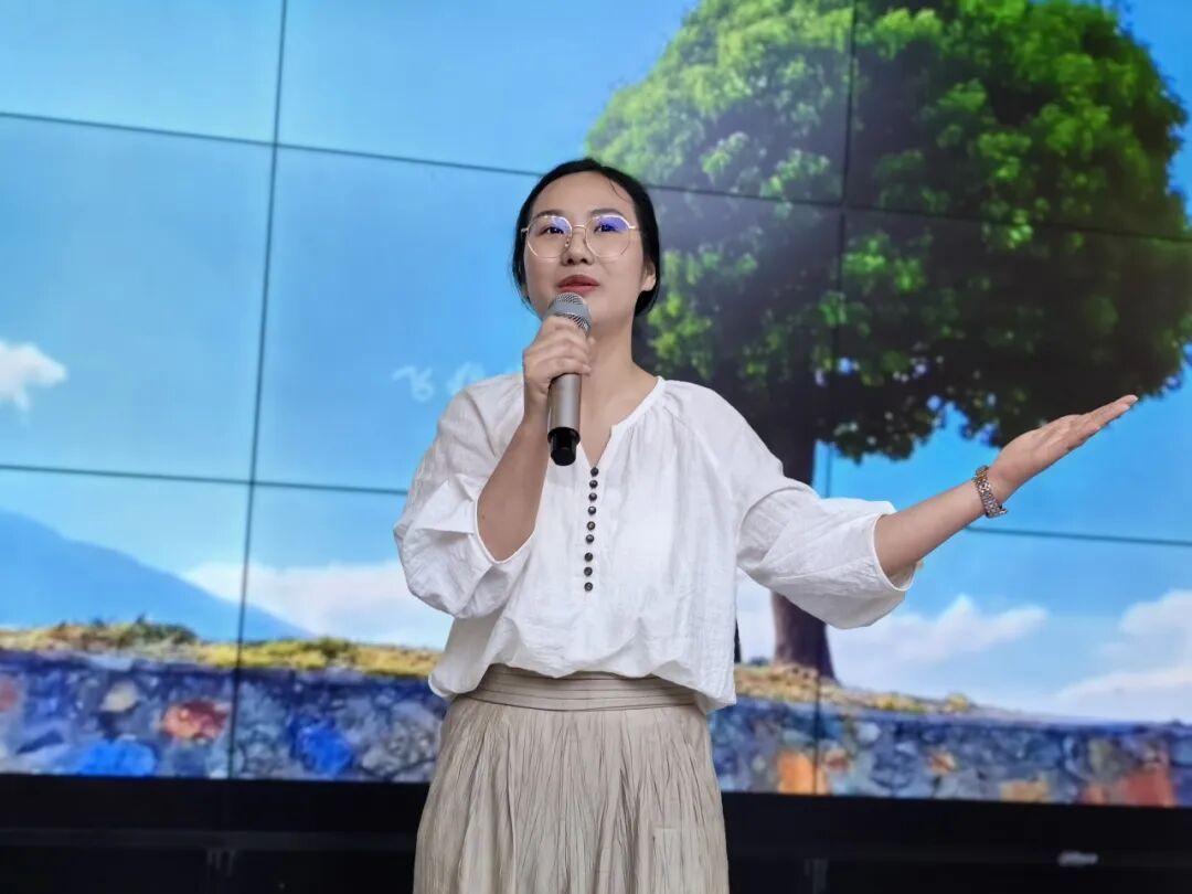 百舸争流,奋楫向前锤炼素养 ---火炬一小教师师德师风演讲比赛暨 31 期教师论坛活动