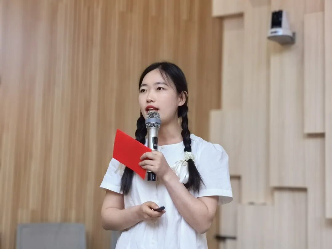 百舸争流,奋楫向前锤炼素养 ---火炬一小教师师德师风演讲比赛暨 31 期教师论坛活动