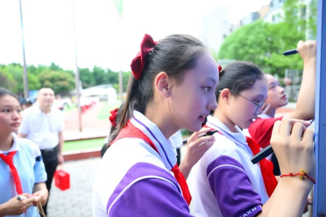 感恩成长，揽梦远航 ----火炬一小2018届毕业典礼