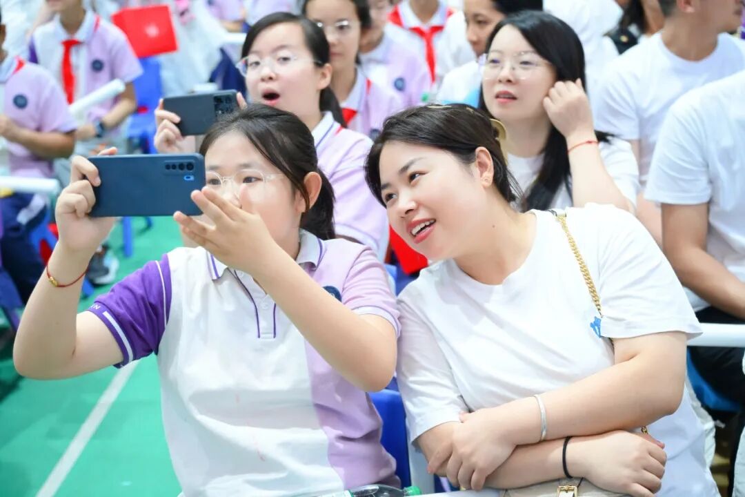 感恩成长，揽梦远航 ----火炬一小2018届毕业典礼
