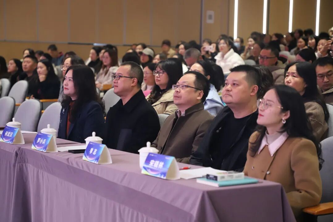 立足教材提素养，培育绵州好课堂 ——绵阳市2024年小学语文青年教师素养展评暨新教材培训会在火炬一小举行