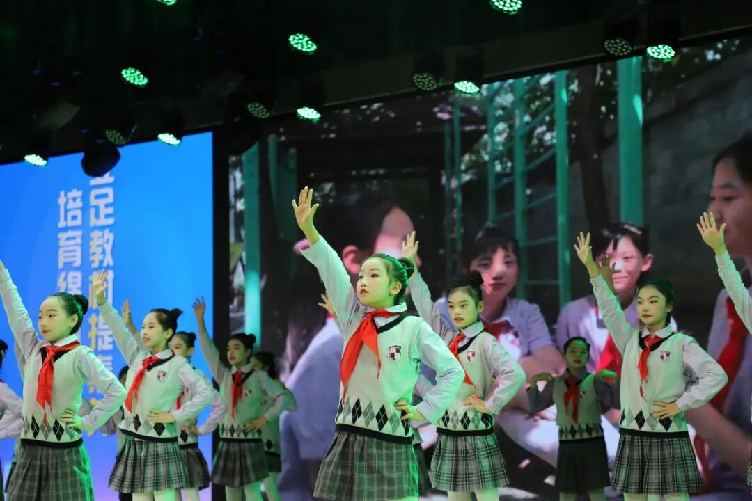 立足教材提素养，培育绵州好课堂 ——绵阳市2024年小学语文青年教师素养展评暨新教材培训会在火炬一小举行