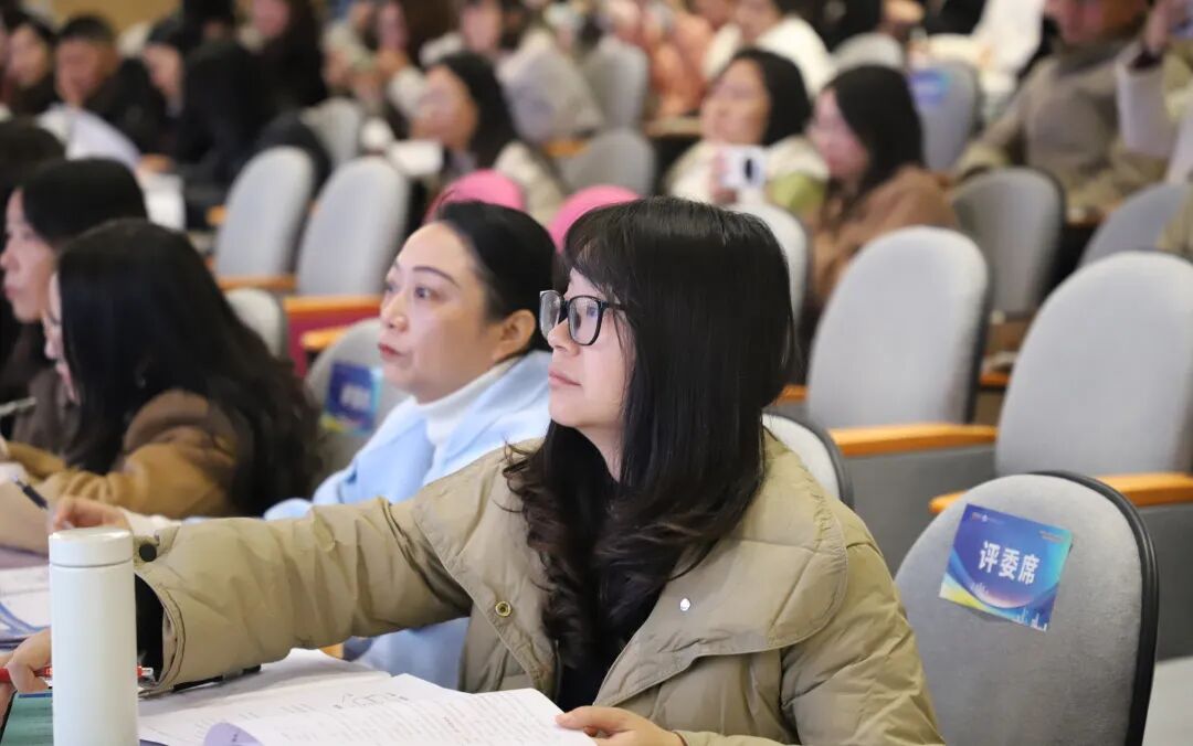 立足教材提素养，培育绵州好课堂 ——绵阳市2024年小学语文青年教师素养展评暨新教材培训会在火炬一小举行