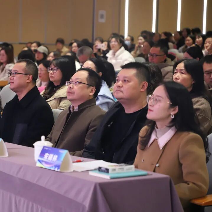 立足教材提素养，培育绵州好课堂 ——绵阳市2024年小学语文青年教师素养展评暨新教材培训会在火炬一小举行
