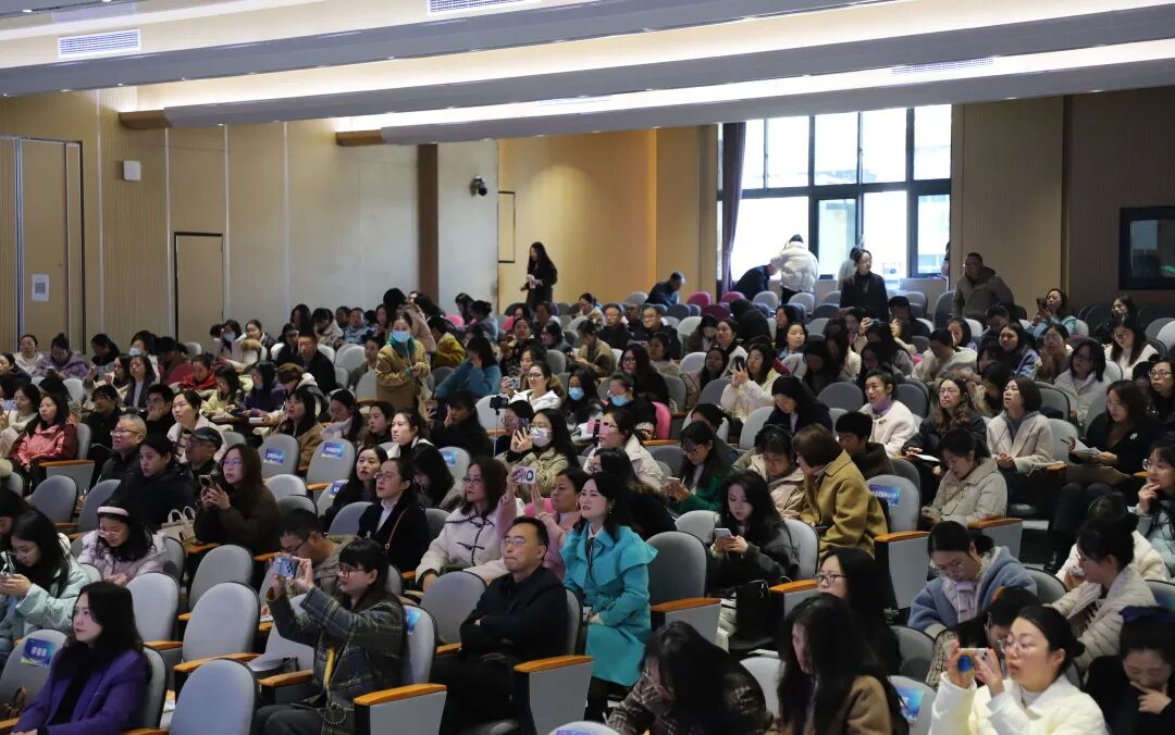 立足教材提素养，培育绵州好课堂 ——绵阳市2024年小学语文青年教师素养展评暨新教材培训会在火炬一小举行