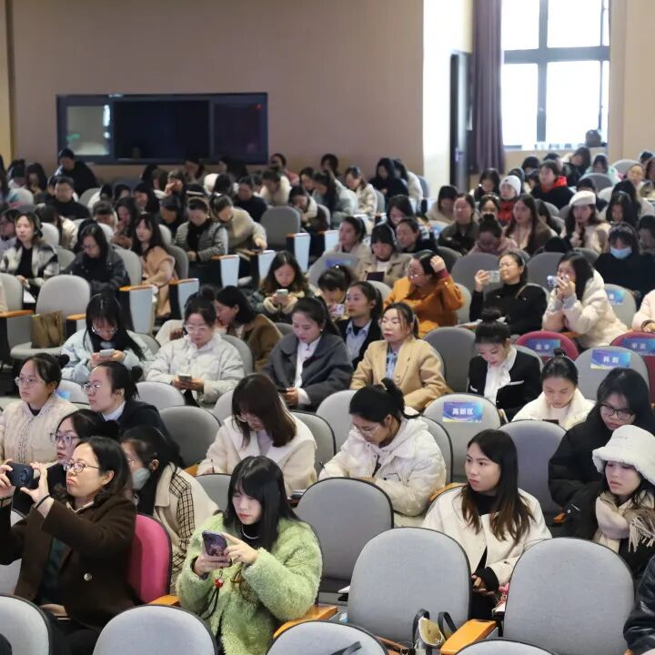 立足教材提素养，培育绵州好课堂 ——绵阳市2024年小学语文青年教师素养展评暨新教材培训会在火炬一小举行