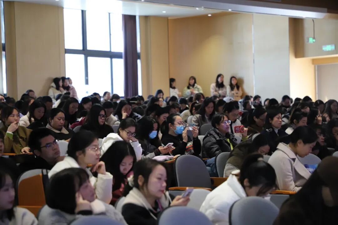 立足教材提素养，培育绵州好课堂 ——绵阳市2024年小学语文青年教师素养展评暨新教材培训会在火炬一小举行