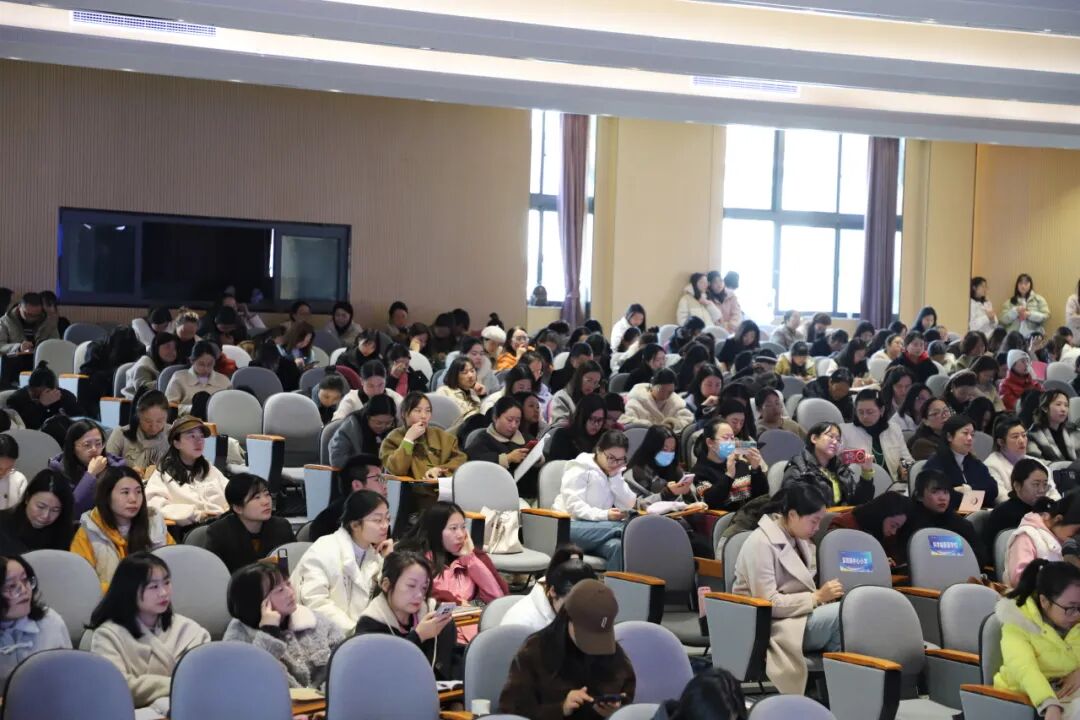立足教材提素养，培育绵州好课堂 ——绵阳市2024年小学语文青年教师素养展评暨新教材培训会在火炬一小举行