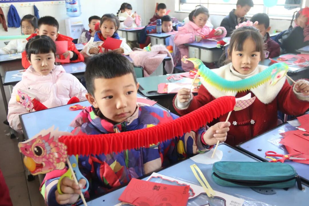 新年新愿 手作传情 ——火炬一小2025迎新年DIY主题活动