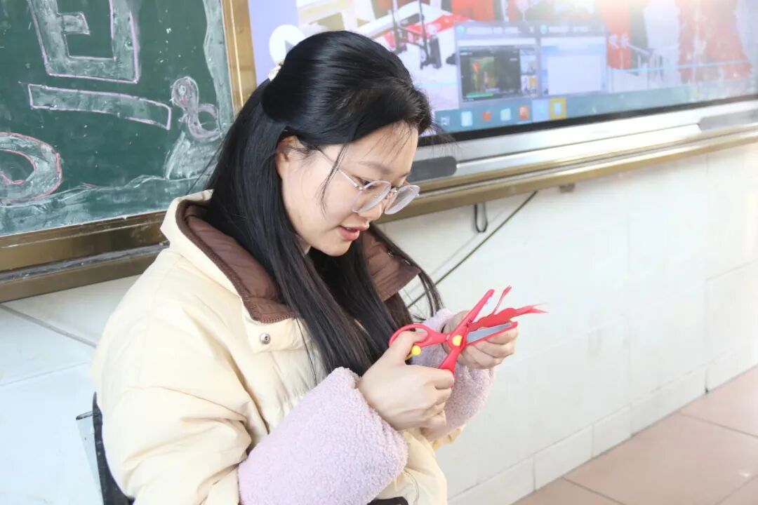 新年新愿 手作传情 ——火炬一小2025迎新年DIY主题活动