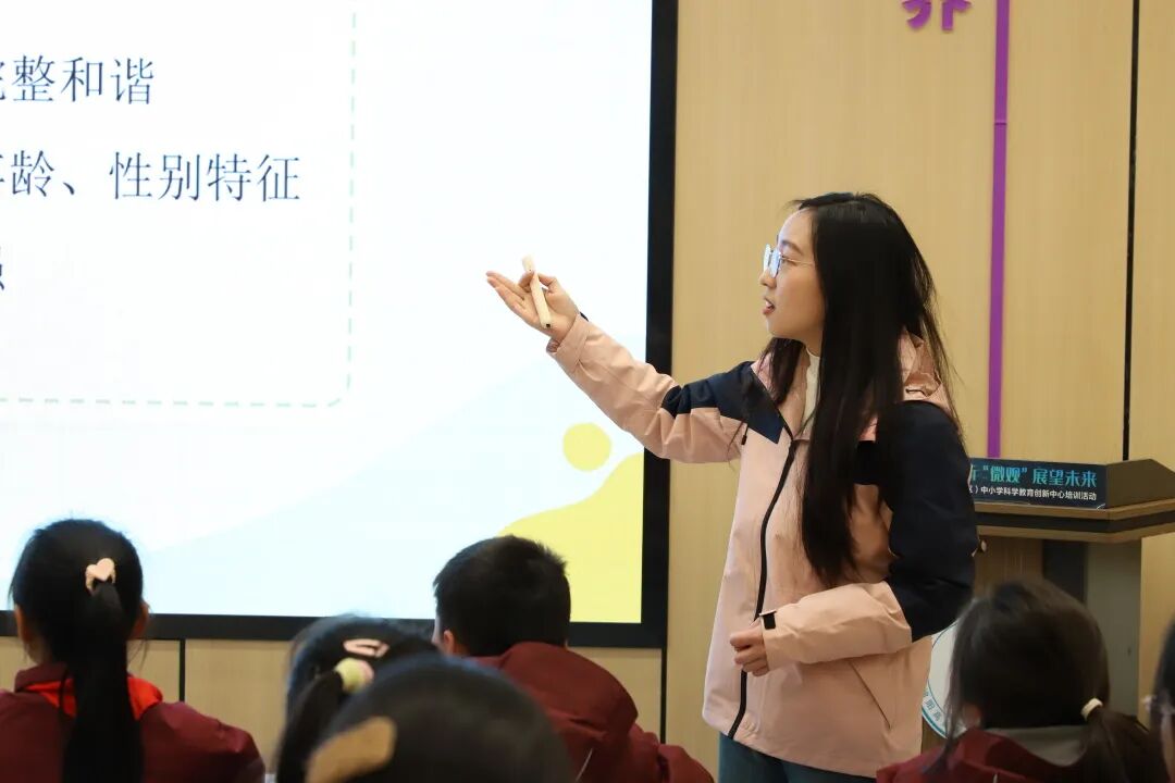 筑牢心灵防线: 火炬一小心理健康委员正式上岗