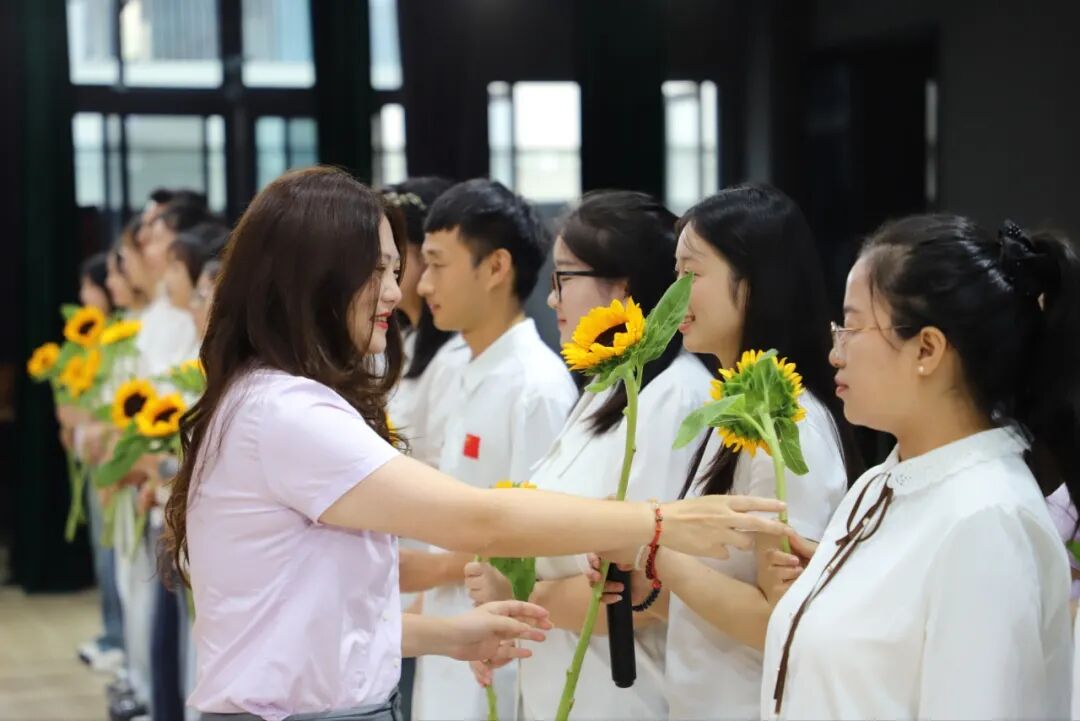 【火一动态】破“浪”开学!火炬一小开学工作会,满是教育热血