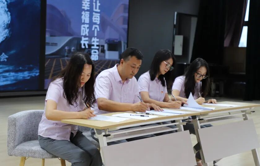 【火一动态】破“浪”开学!火炬一小开学工作会,满是教育热血