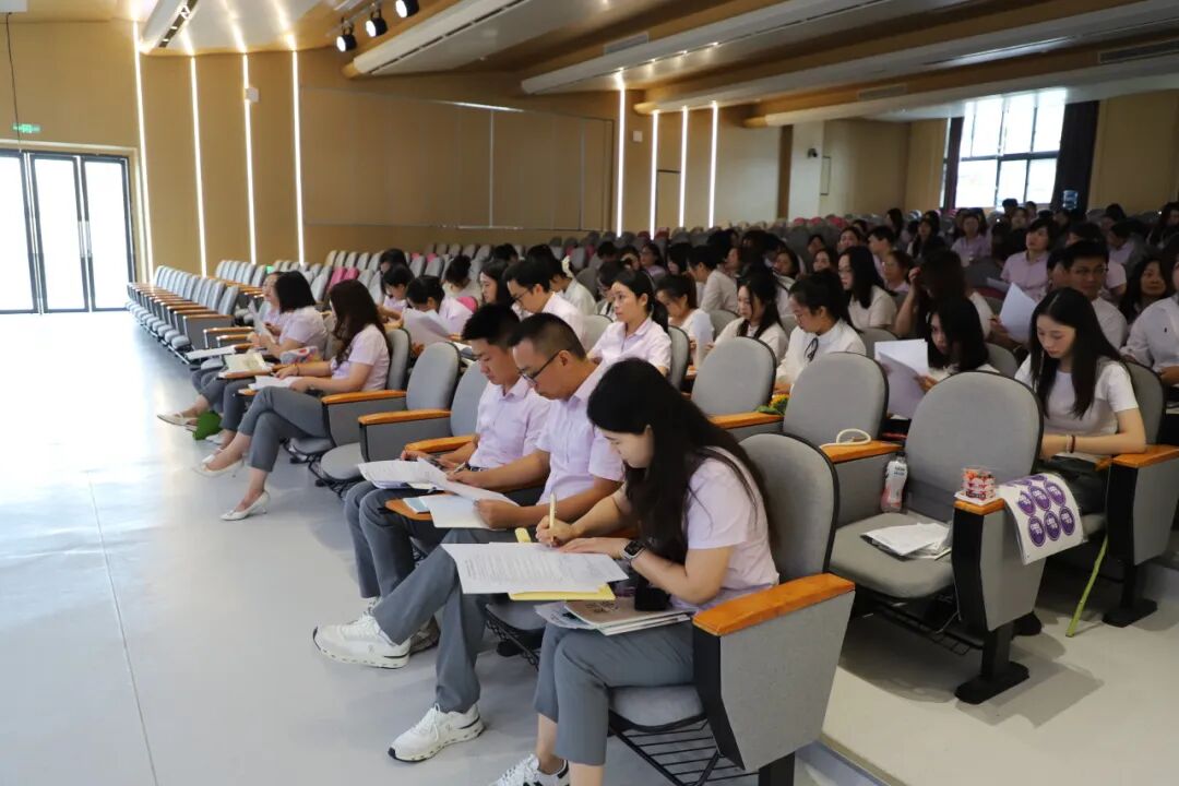 【火一动态】破“浪”开学!火炬一小开学工作会,满是教育热血