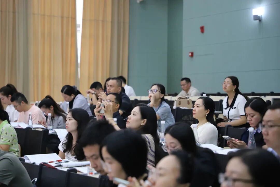 【火一动态】引领评价改革,彰显火一智慧——蒲晓茹校长代表绵阳分享省一等奖综合素质评价典型案例