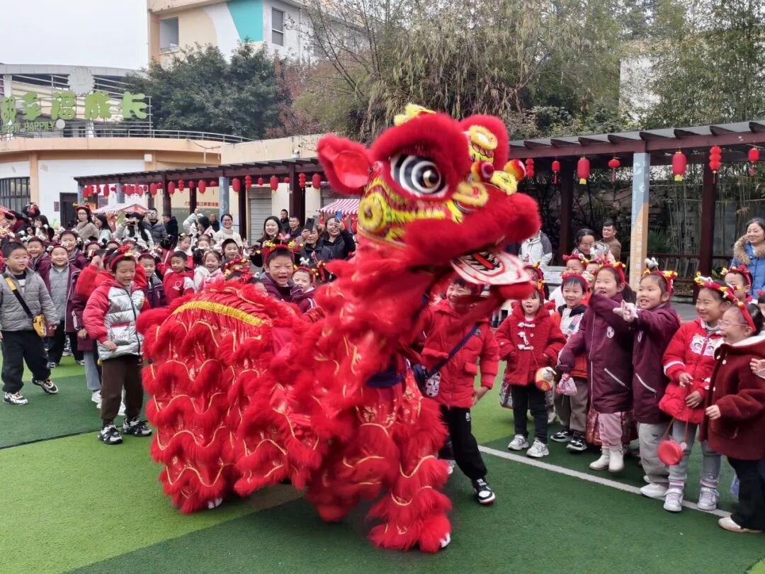 非遗魔法降临校园!师生同游年味乐园 ——火炬一小2026迎新非遗游园会欢乐上演