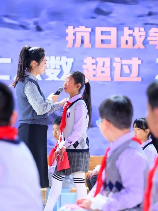 【火一动态】乐声裹着思政热,初心随旋律正燃! ——这场音乐思政课,把信仰“唱”进了青春里