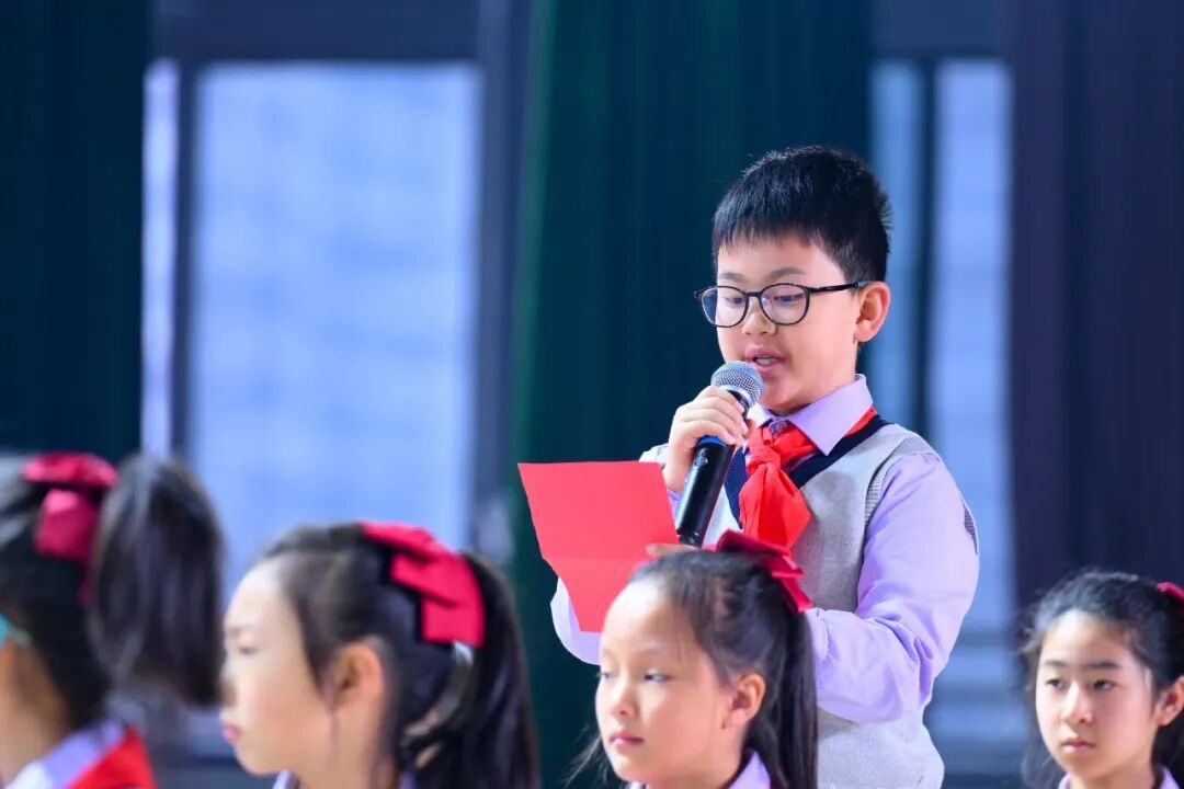 【火一动态】乐声裹着思政热,初心随旋律正燃! ——这场音乐思政课,把信仰“唱”进了青春里