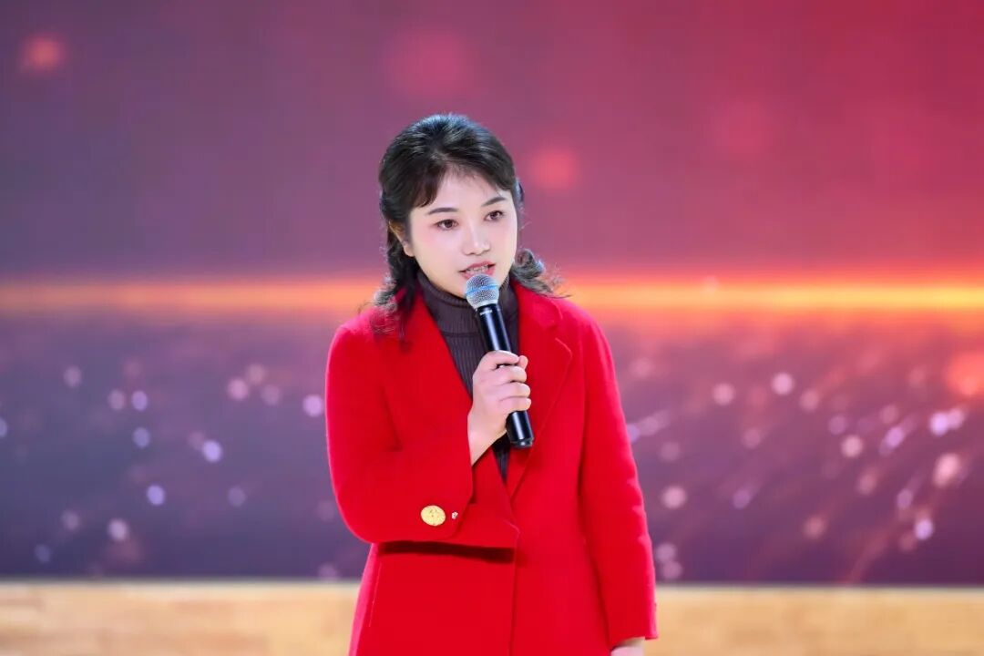 【火一动态】乐声裹着思政热,初心随旋律正燃! ——这场音乐思政课,把信仰“唱”进了青春里