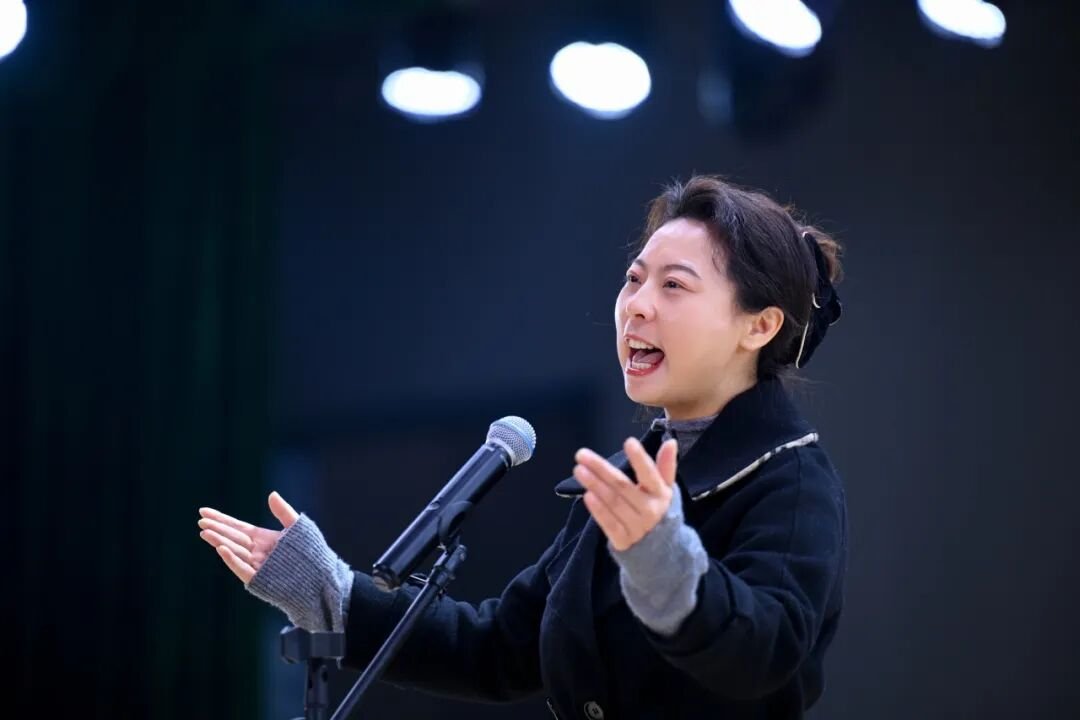 【火一动态】乐声裹着思政热,初心随旋律正燃! ——这场音乐思政课,把信仰“唱”进了青春里
