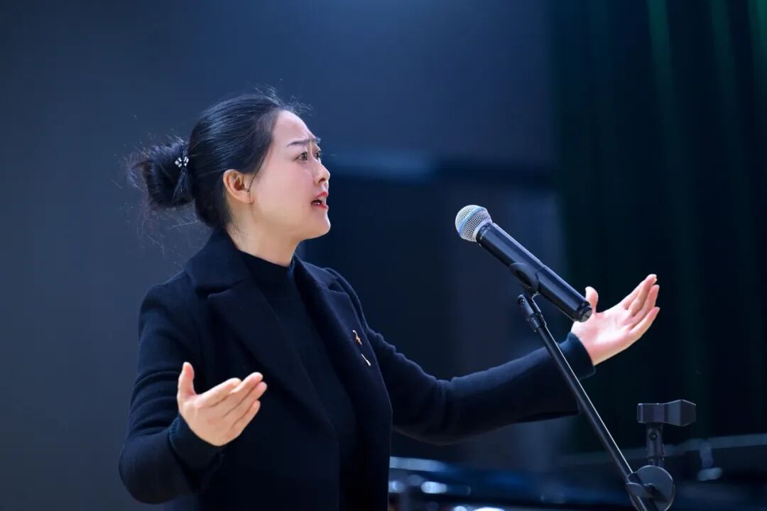 【火一动态】乐声裹着思政热,初心随旋律正燃! ——这场音乐思政课,把信仰“唱”进了青春里