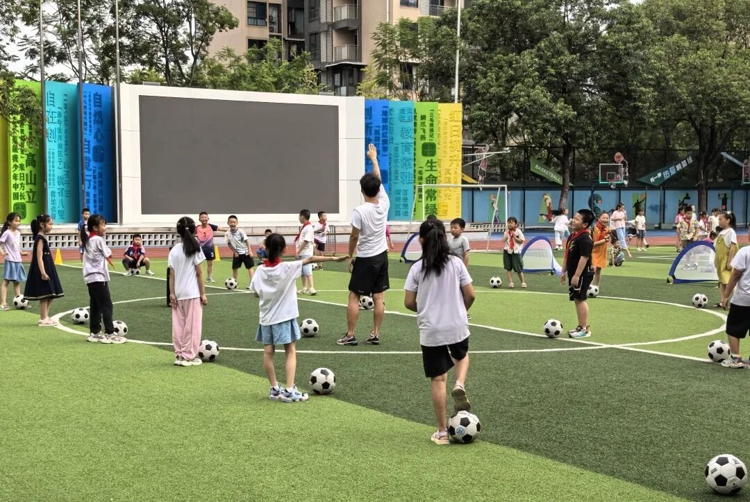 【火一学科组】艺体buff拉满!火炬一小“艺体天团”高光出圈,教研创新双线飘红