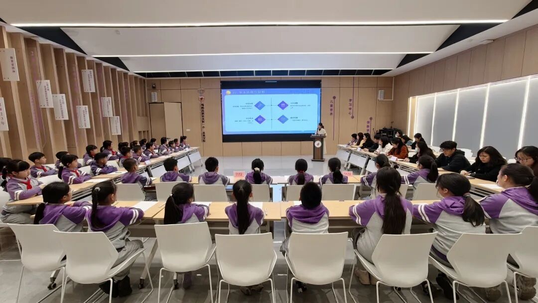 【未来小镇】|专属“议事厅”里,学生说了算!——学生当场“挑刺”,校方现场“接单”